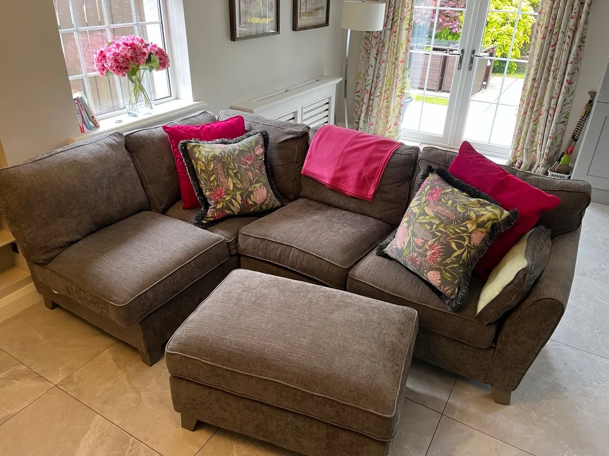 Beautiful Corner Sofa with footstool - Image 2