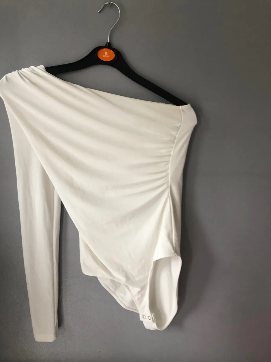 Ladies top size Xs €3 - Image 1
