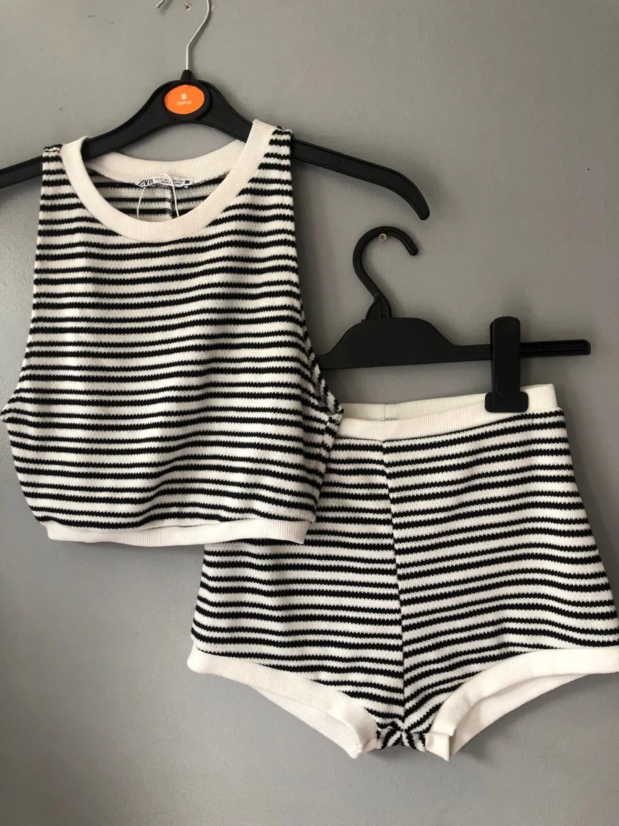 Ladies two piece suit size S €6 - Image 1