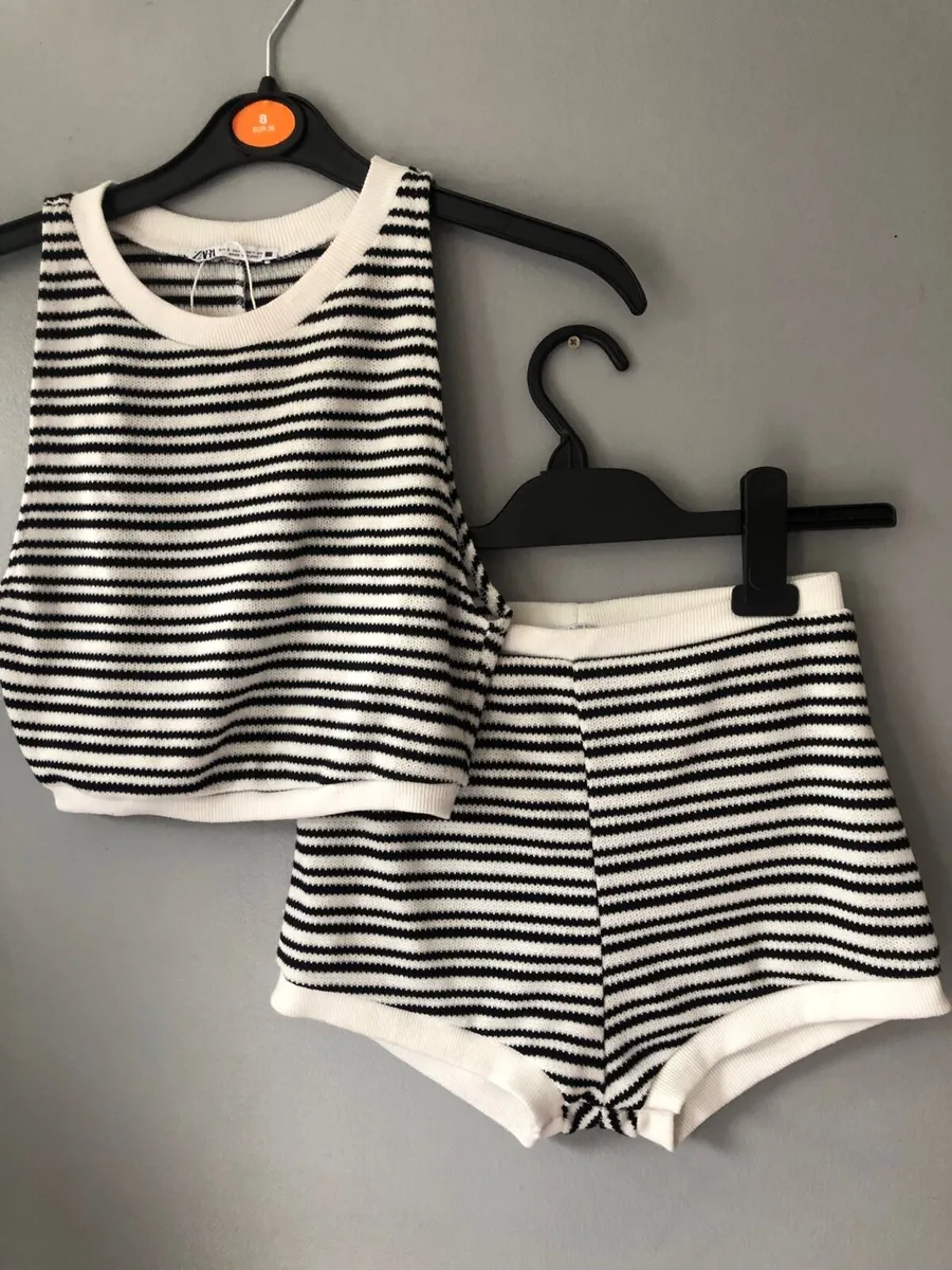 Ladies two piece suit size S €6 - Image 2