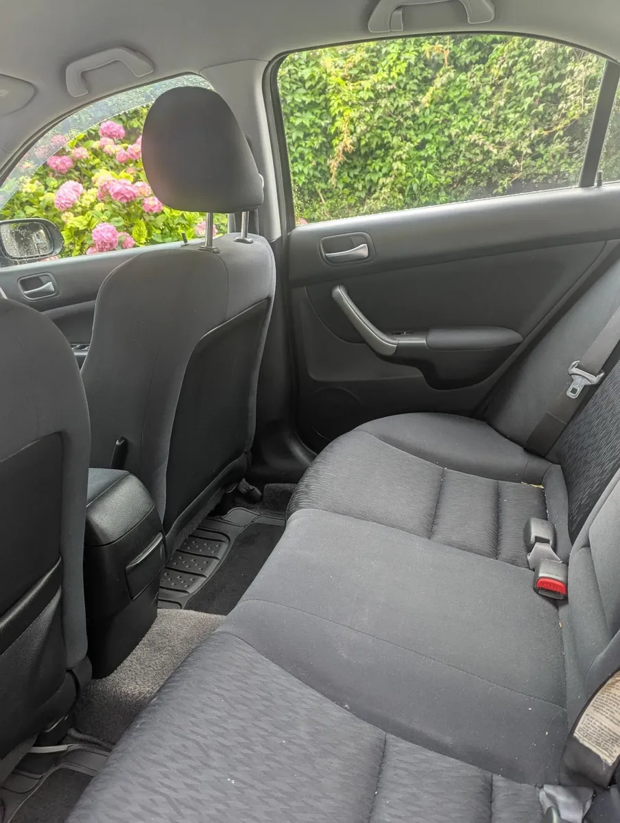 Honda Accord 2008 - Image 2