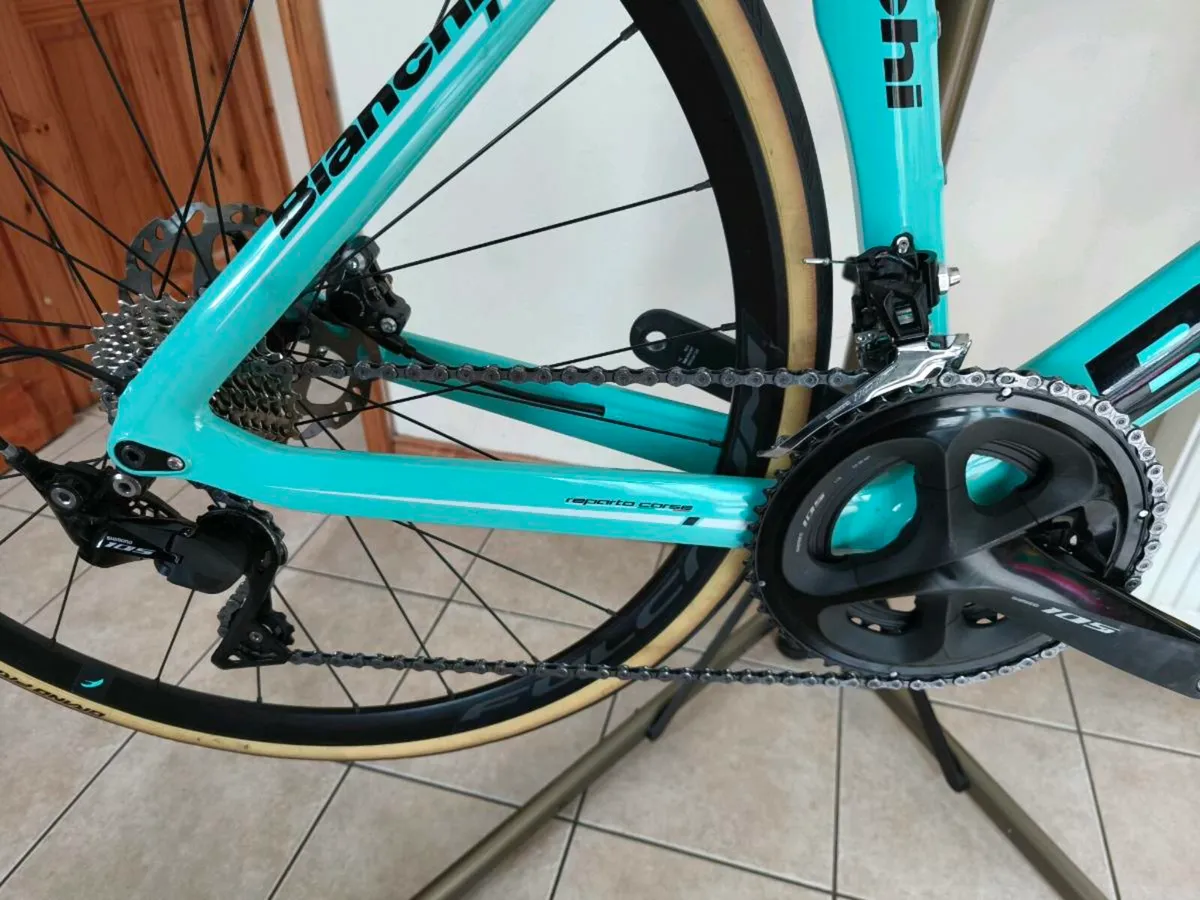 Bianchi Aria Aero disc carbon - Image 4