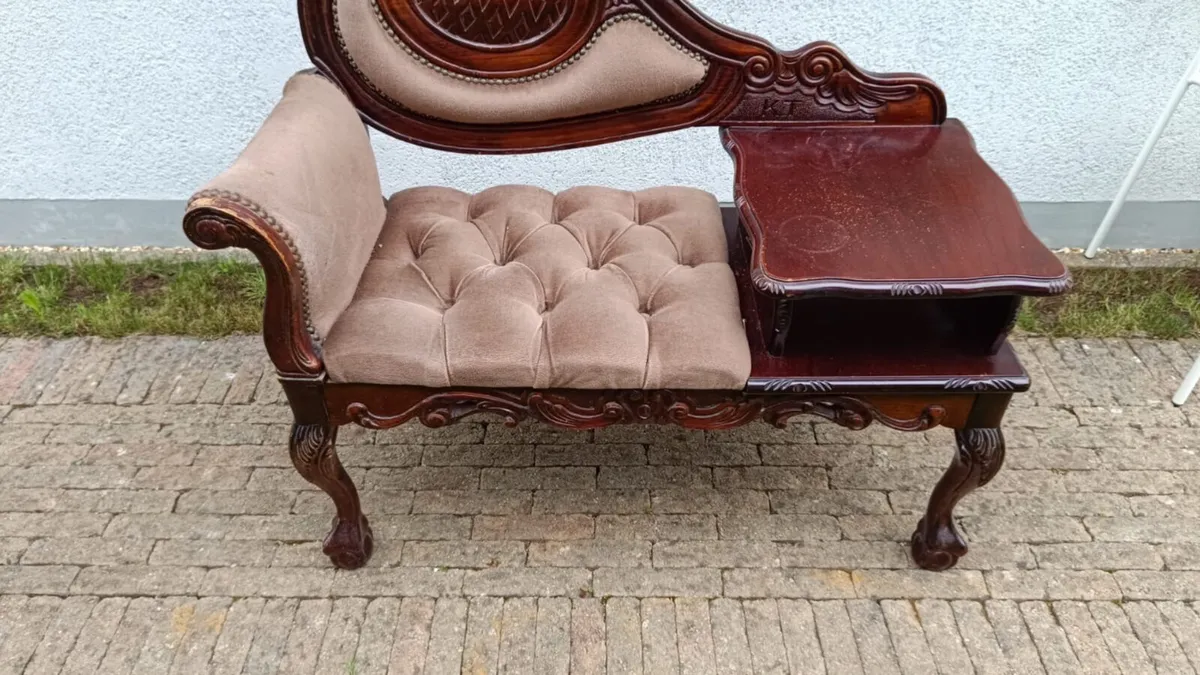 Phone seat