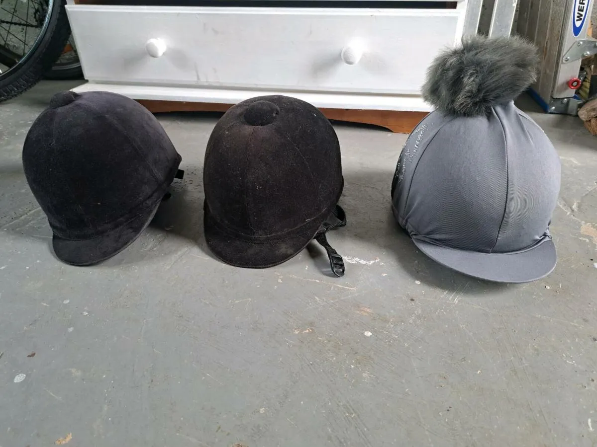 Riding helmets - Image 1