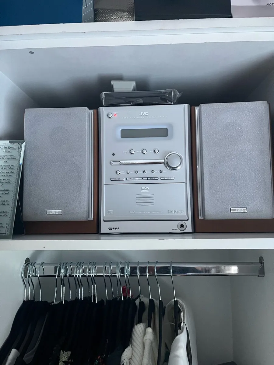 Radio/CD Player. - Image 2