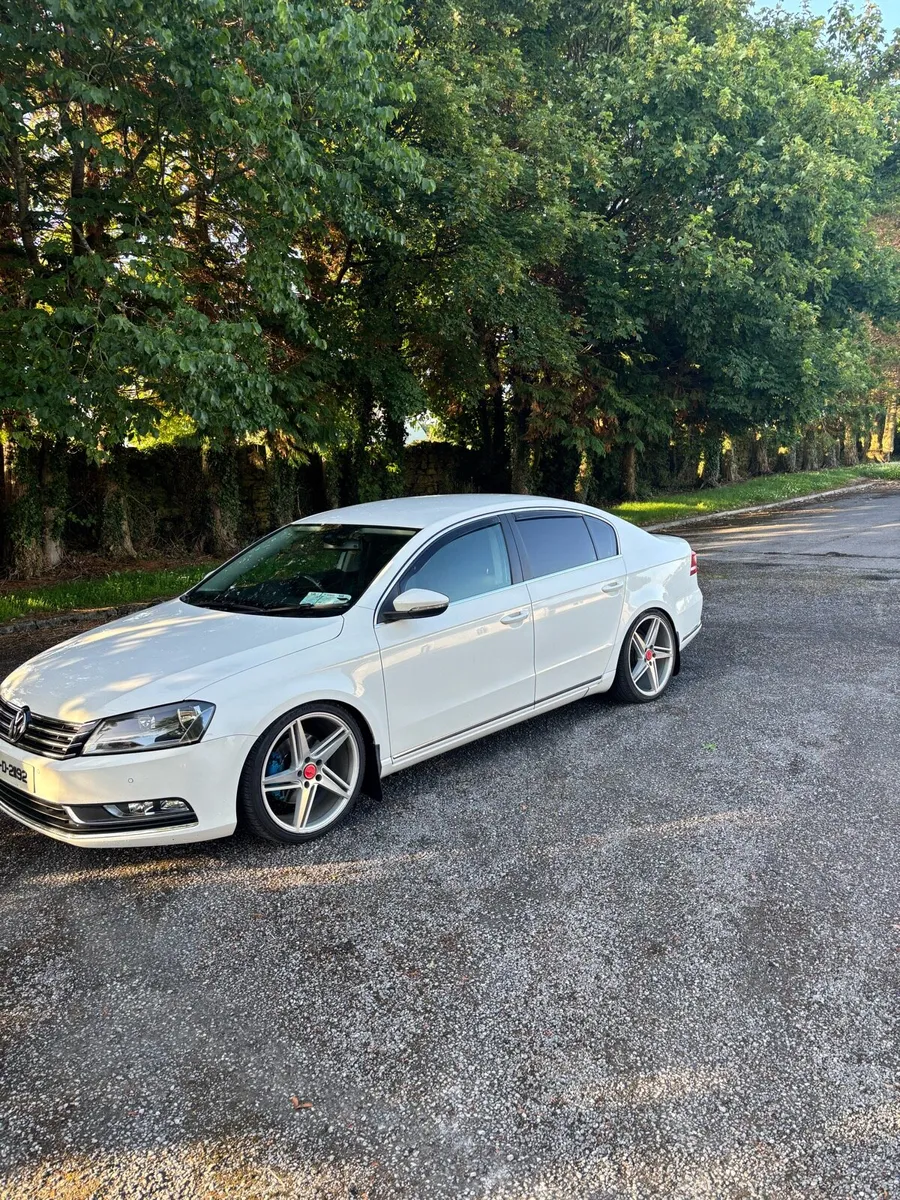 2014 Volkswagen Passat 1.6L - Image 2