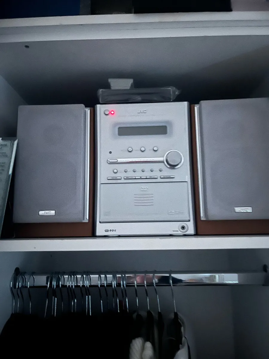 Radio/CD Player. - Image 1
