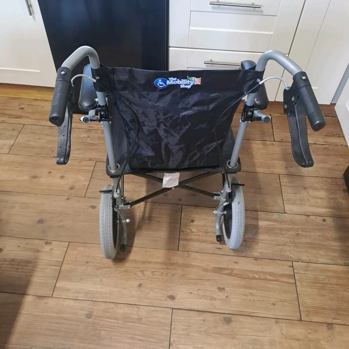 Folding wheelchair - Image 3