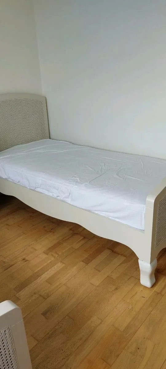 single beds  €150 each can be sold separately - Image 1