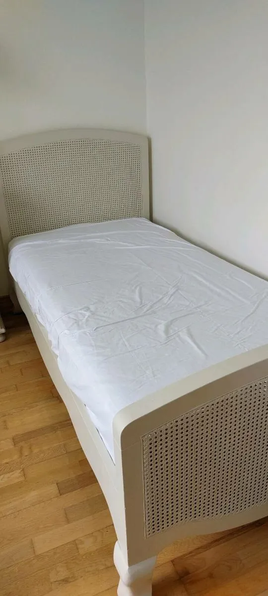 single beds  €150 each can be sold separately - Image 3