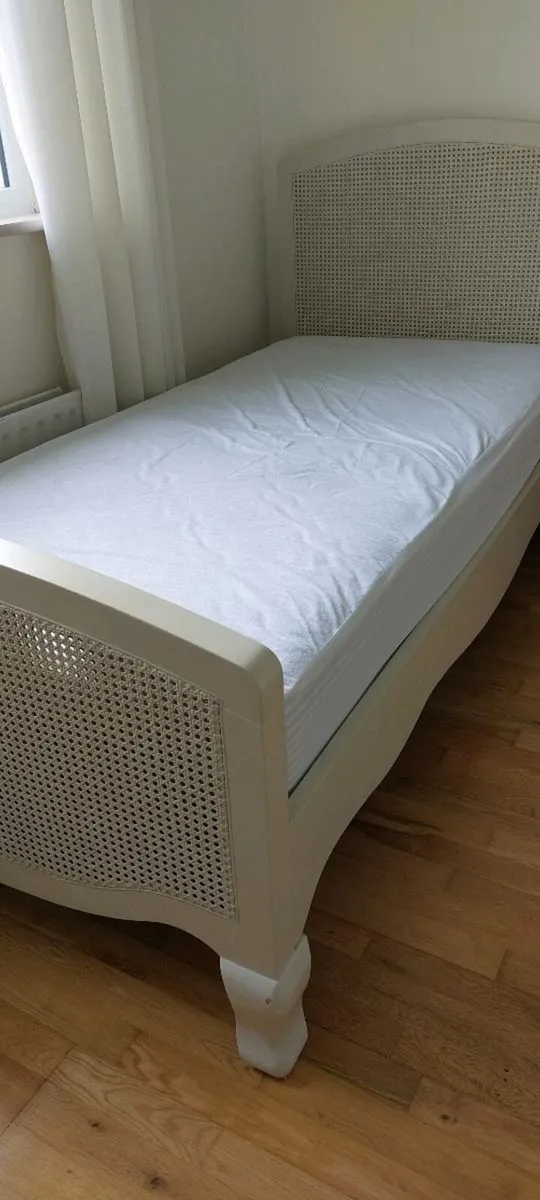 single beds  €150 each can be sold separately - Image 4