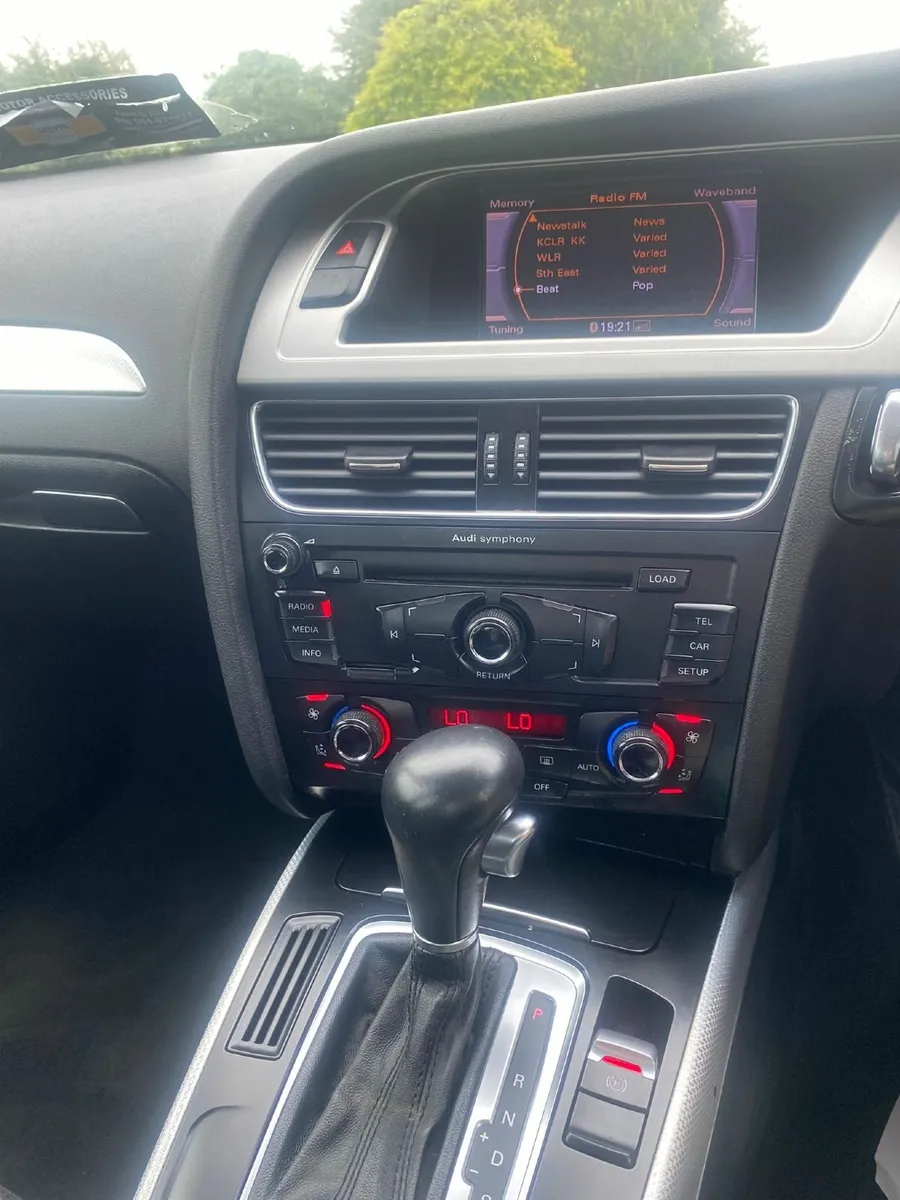 Audi A4 2009 - Image 2
