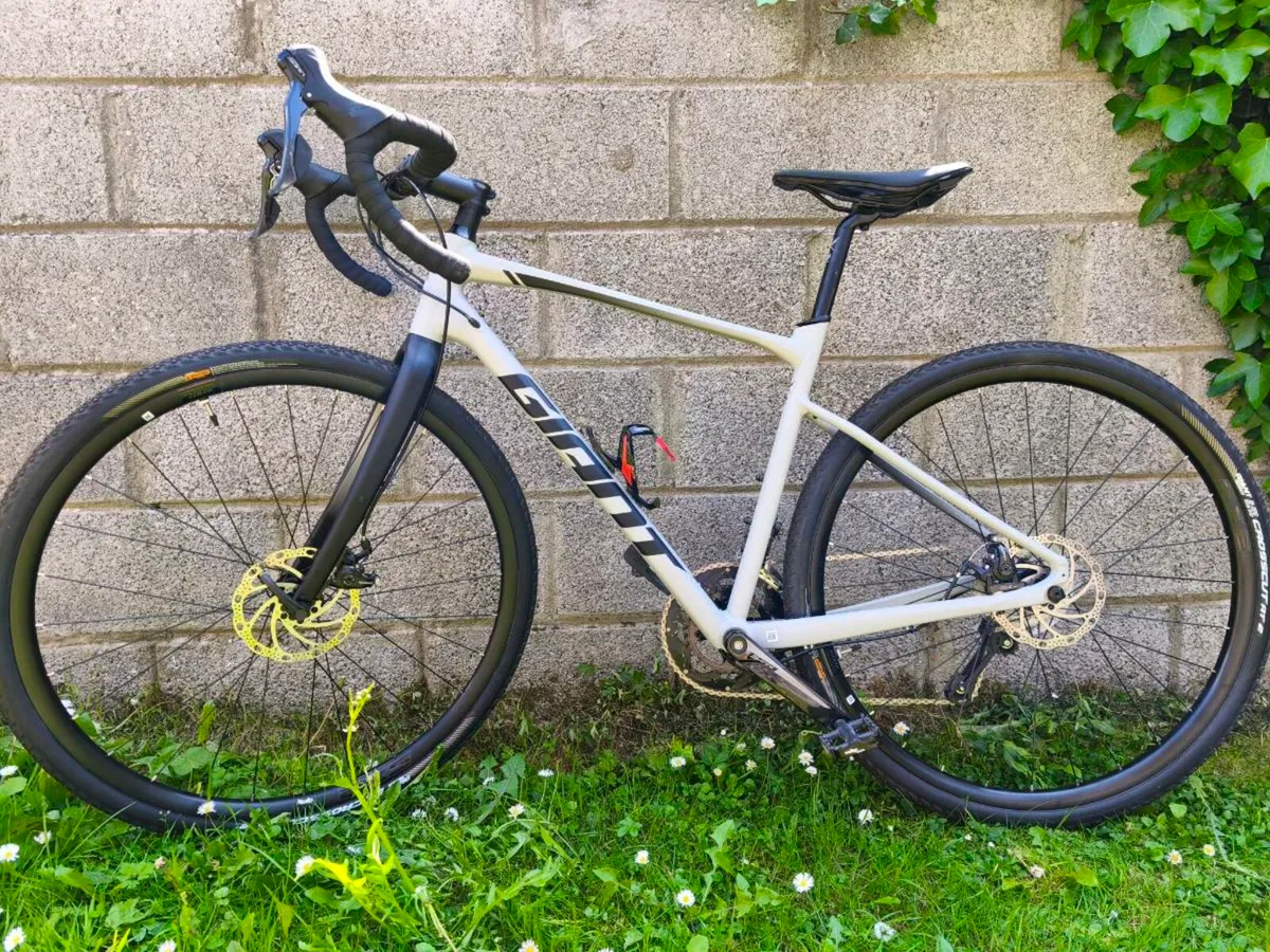 Giant Revolt gravel as new - Image 2