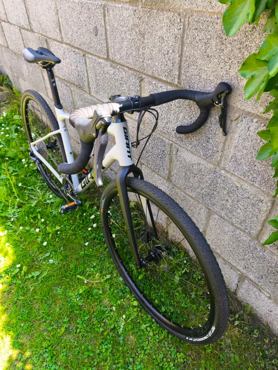 Giant Revolt gravel as new - Image 4
