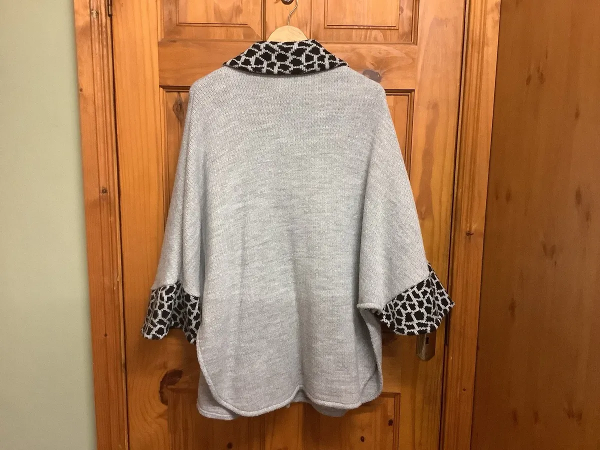 Knit Cape cardigan fits size 18/20 - Image 4