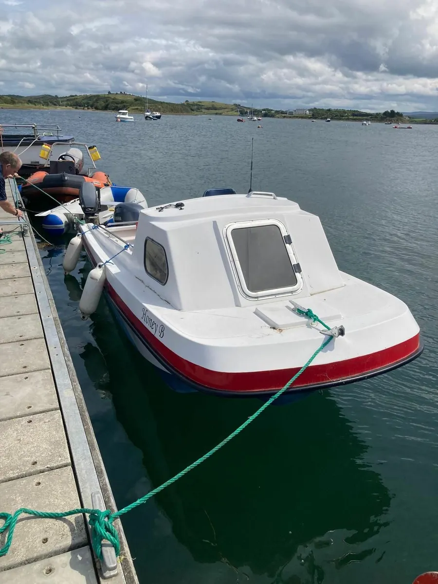 17 ft boat - Image 1