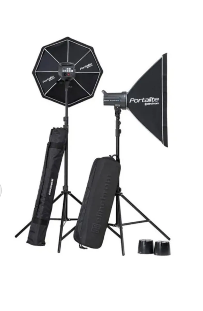Elinchrom D-LITE TX 4/4 Soft Box studio flash kit. - Image 1