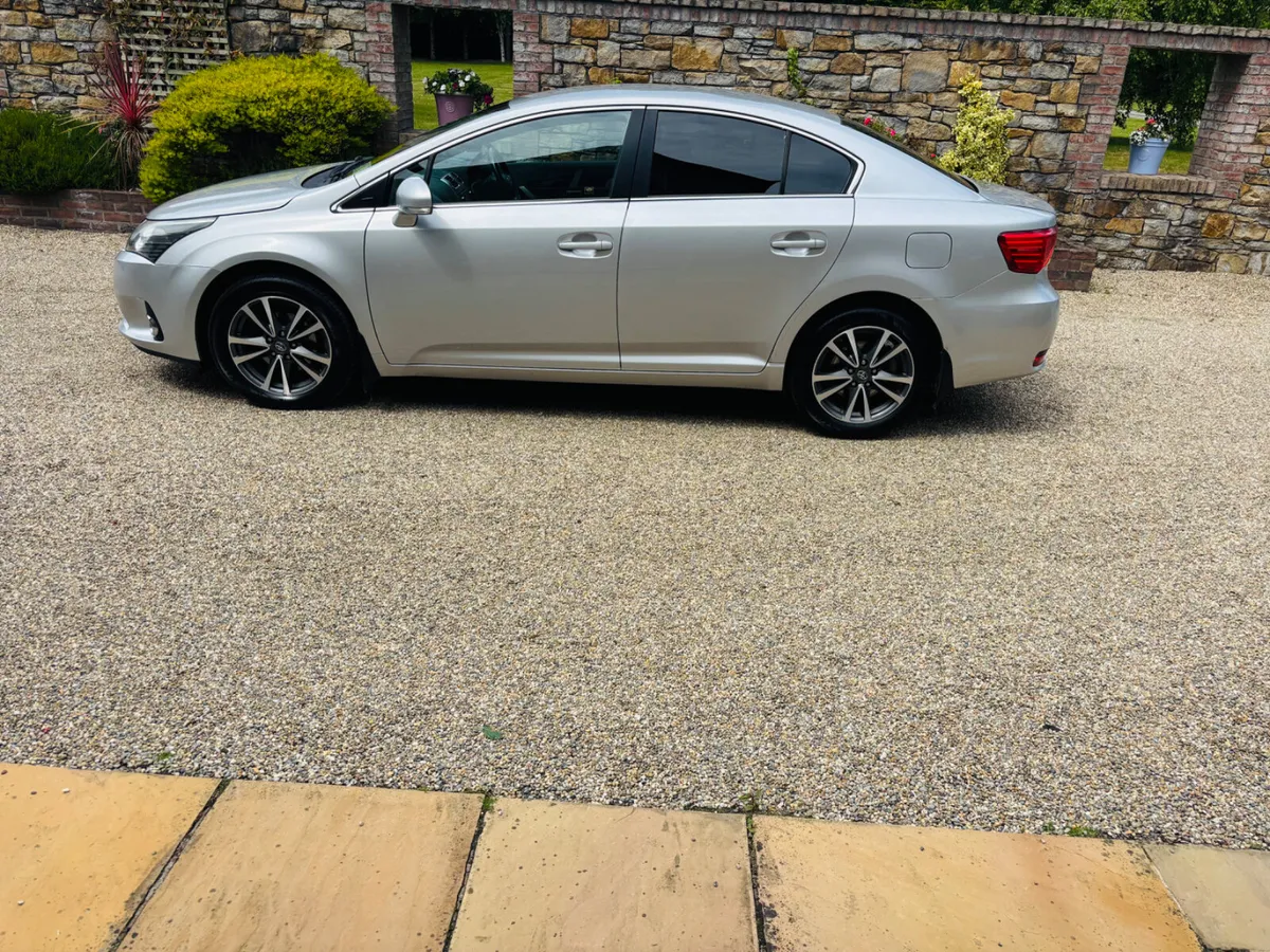 2015 Toyota Avensis 2 ltr luna dsl - Image 4