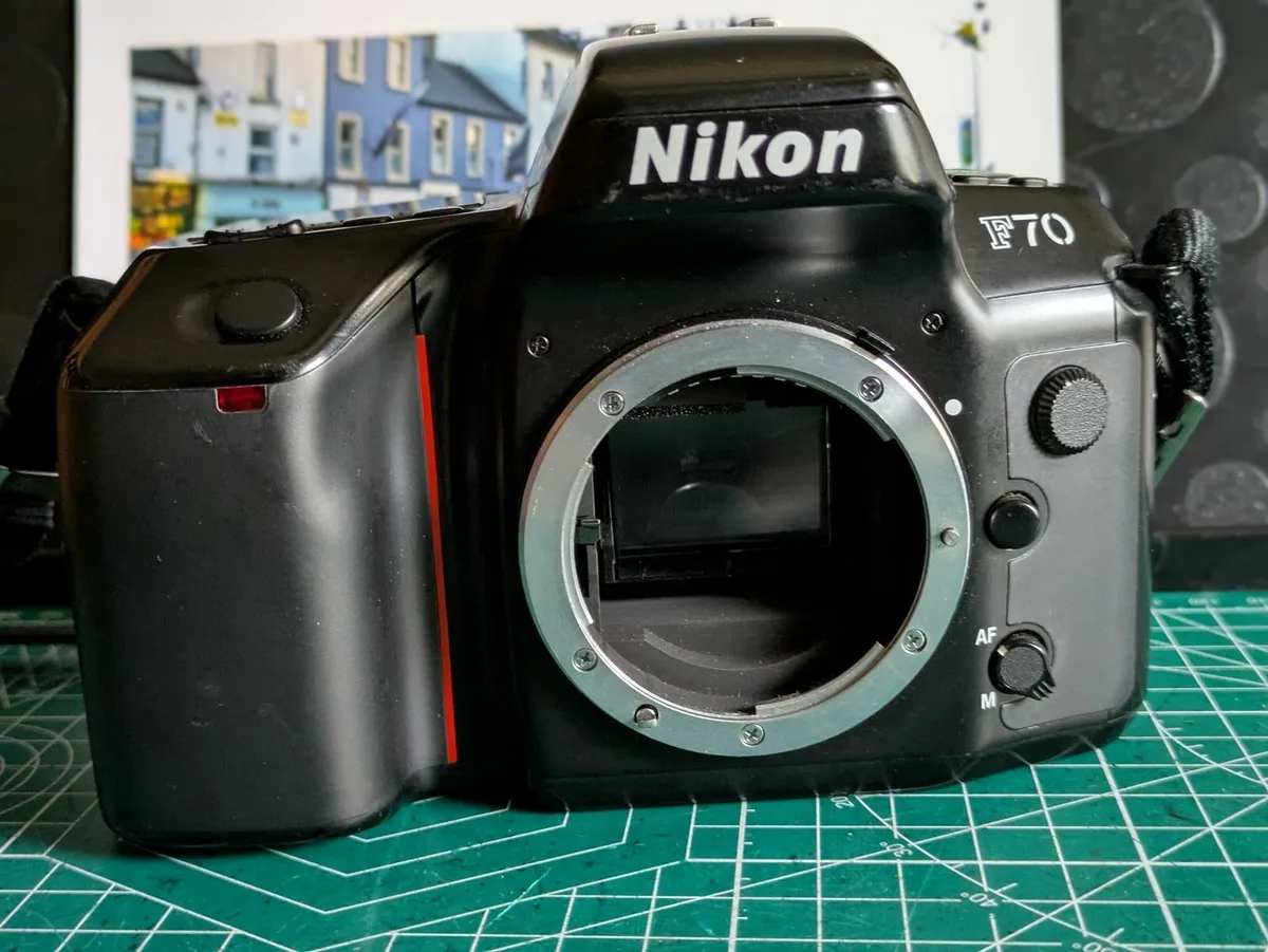 🎞️ Nikon F70 autofocus film SLR camera - body - Image 1