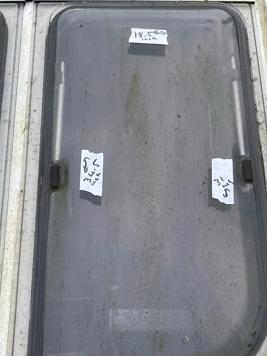 Caravan parts and windows - Image 4