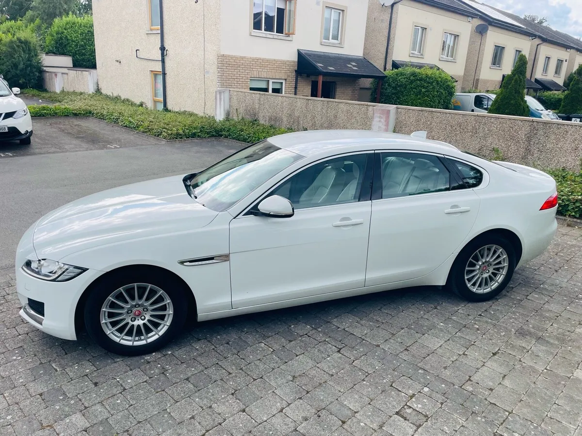 2017 JAGUAR XF 2.0D AUTOMATIC HIGH SPEC - Image 3