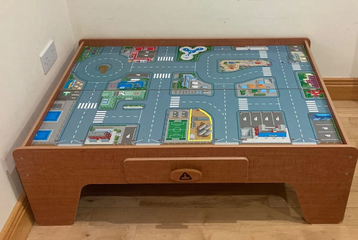 Play table - Image 1
