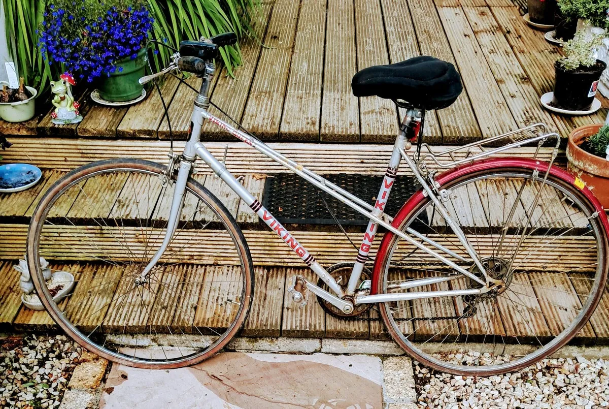 woman's bicycle - Image 2