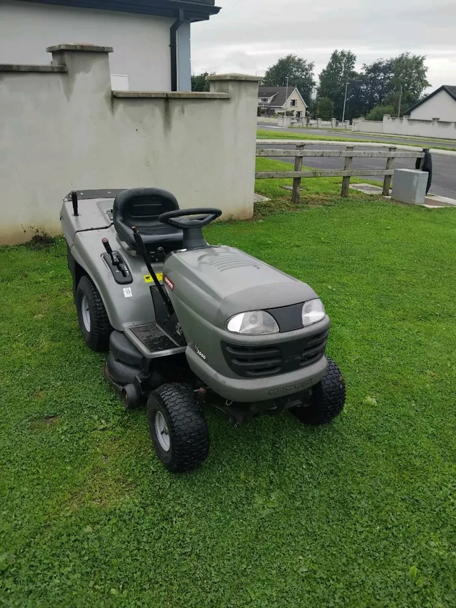 Ride on lawnmower - Image 1