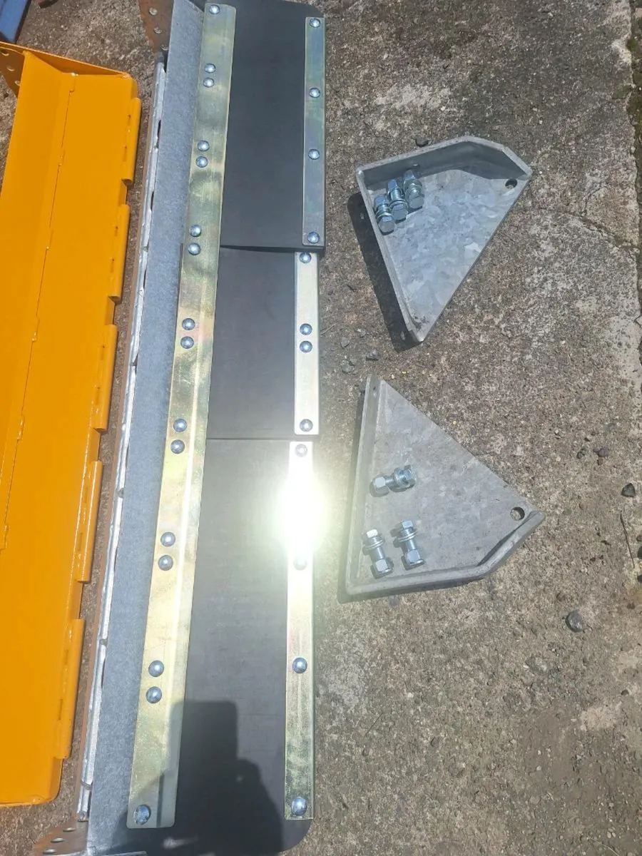Axle brackets - Image 3