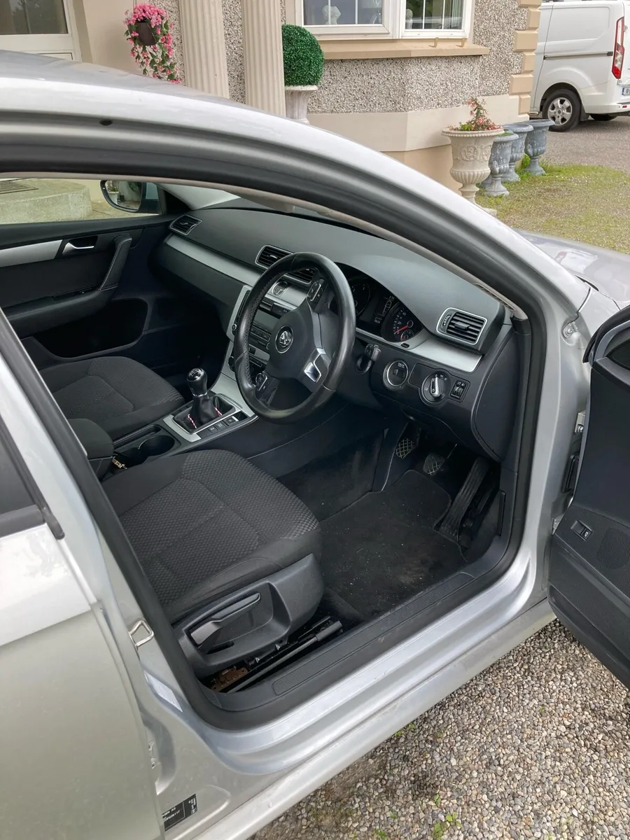 Volkswagen Passat - Image 4