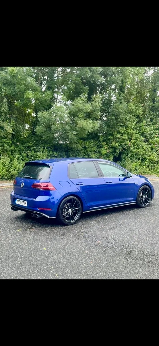 Volkswagen Golf R - Image 2