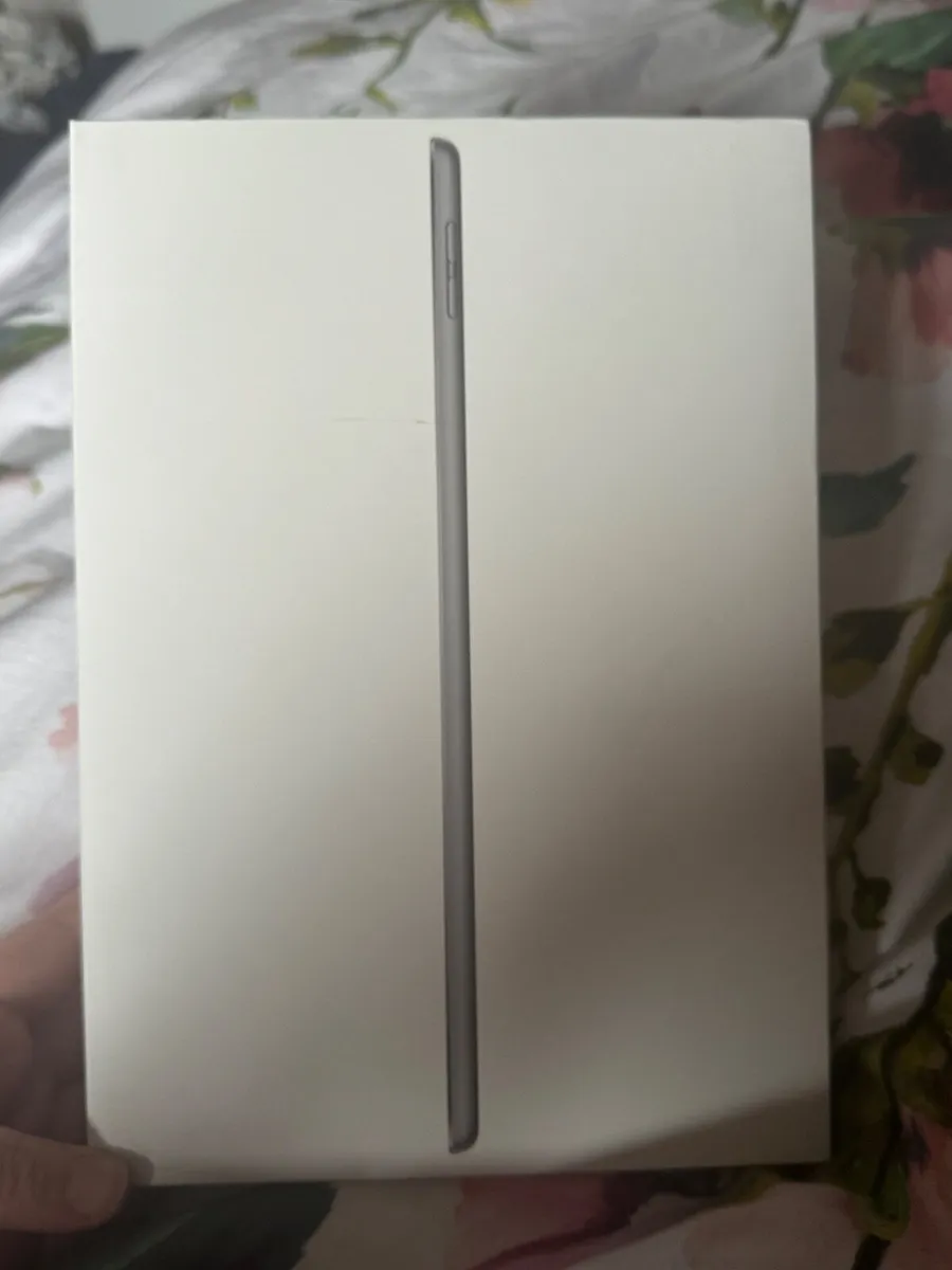 Apple iPad 9th generation 10.2 - Image 3