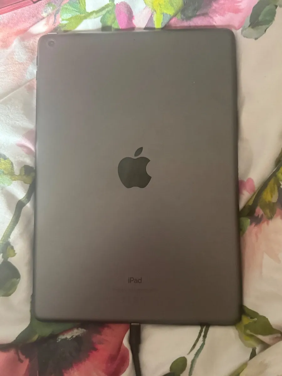 Apple iPad 9th generation 10.2 - Image 4