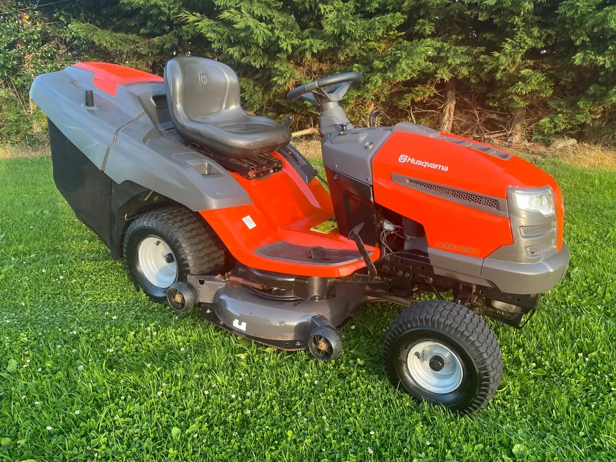Husqvarna18hp 42 inch cut ride on lawnmower - Image 3