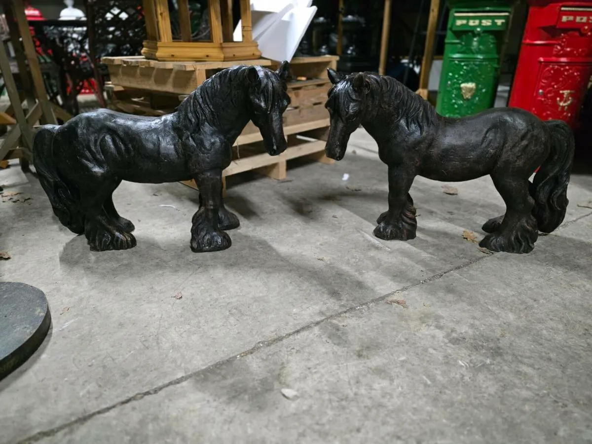 Very heavy cast iron horse garden ornaments - Image 4