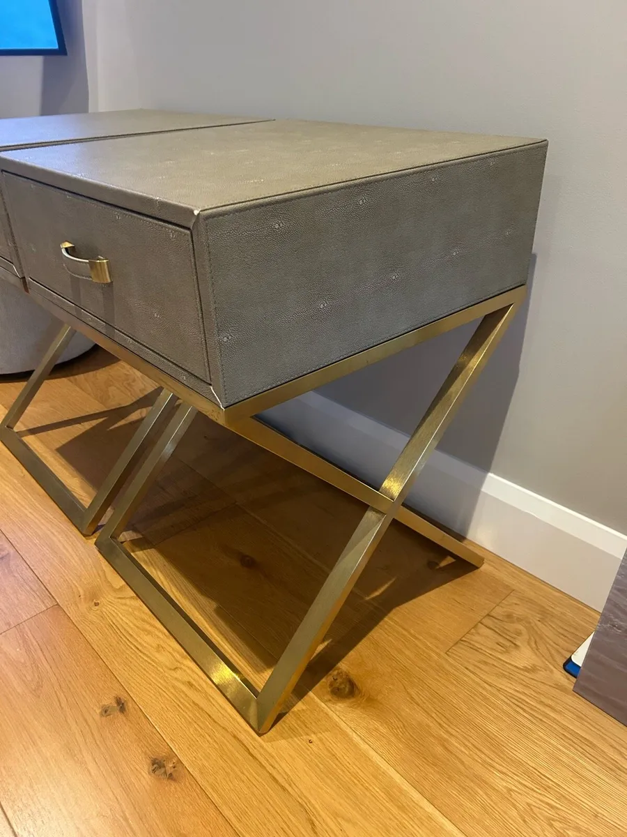 Pair of bedside lockers - Image 3
