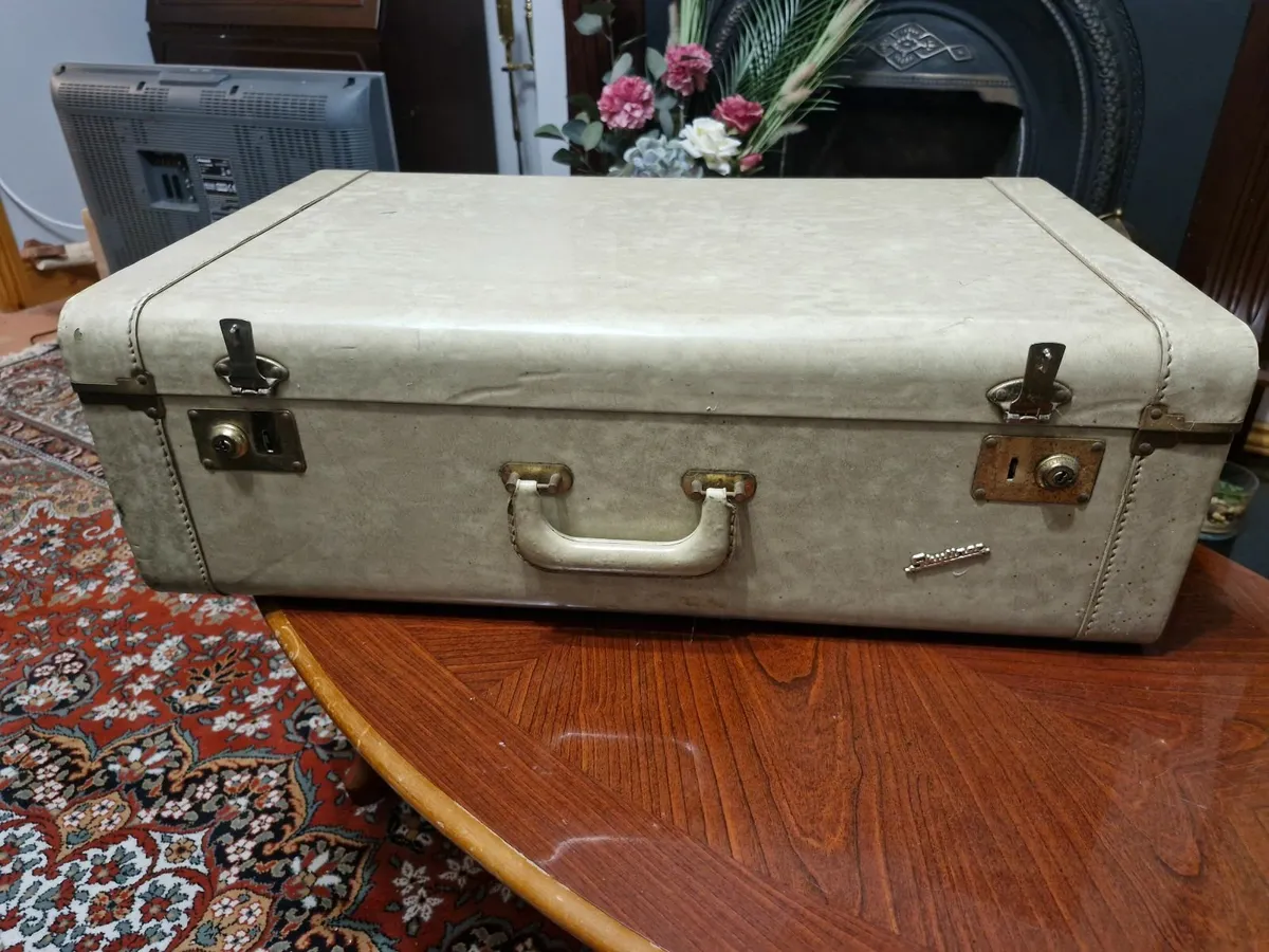 Vintage suitcase - Image 1