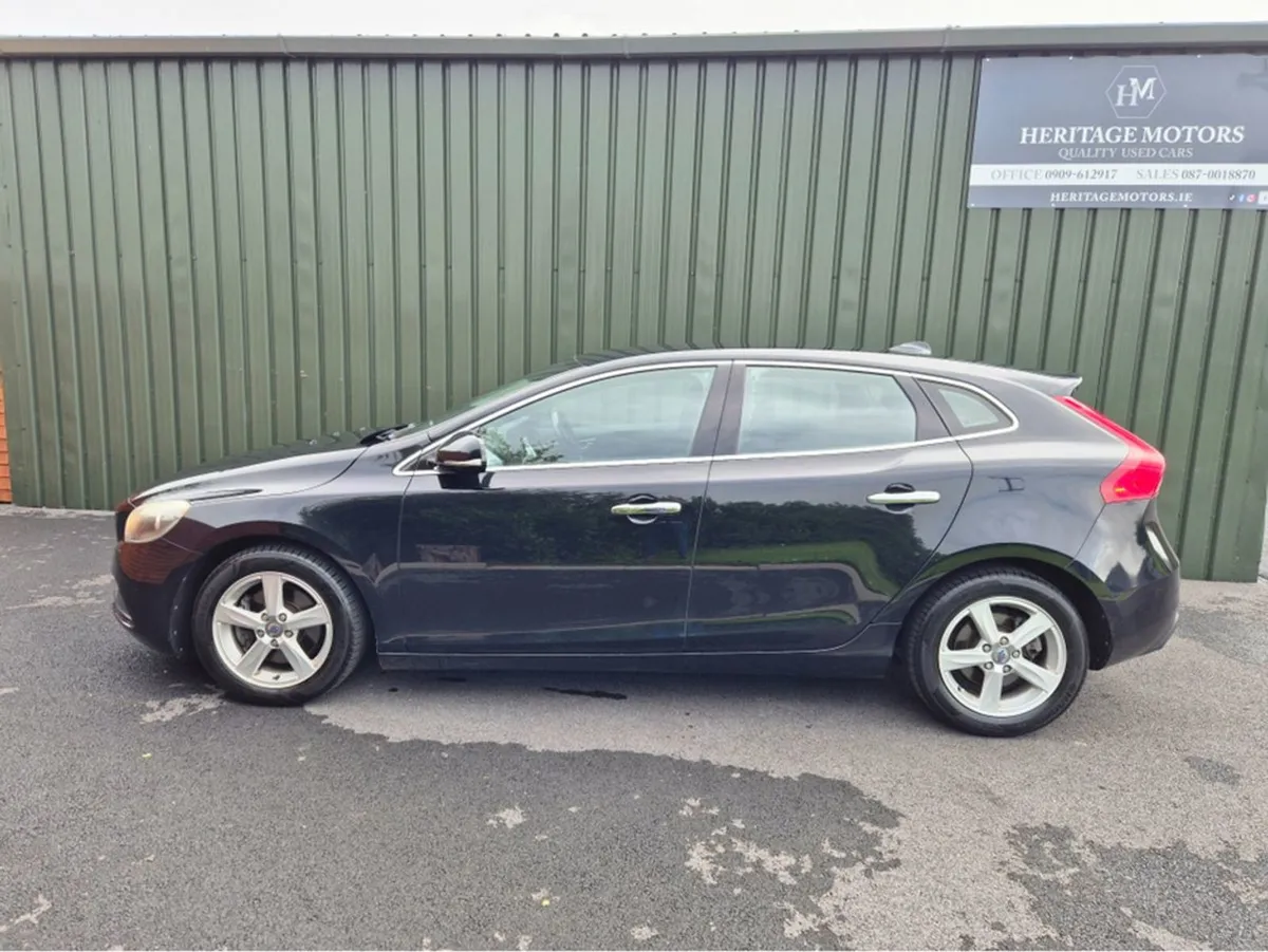 Volvo V40 T4 5DR Auto 40 Series - Image 2