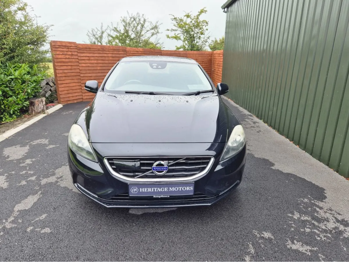 Volvo V40 T4 5DR Auto 40 Series - Image 4