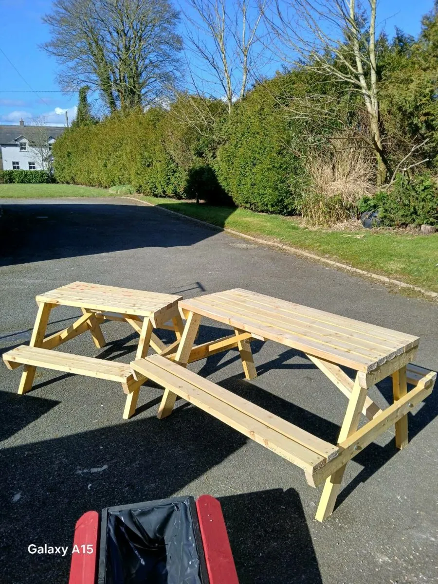 Picnic bench - Image 1