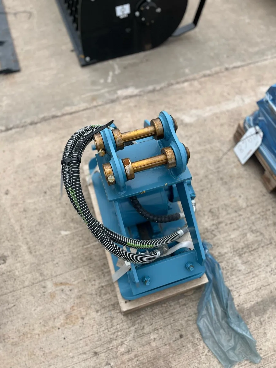 Hydraulic compactor plates - Image 2