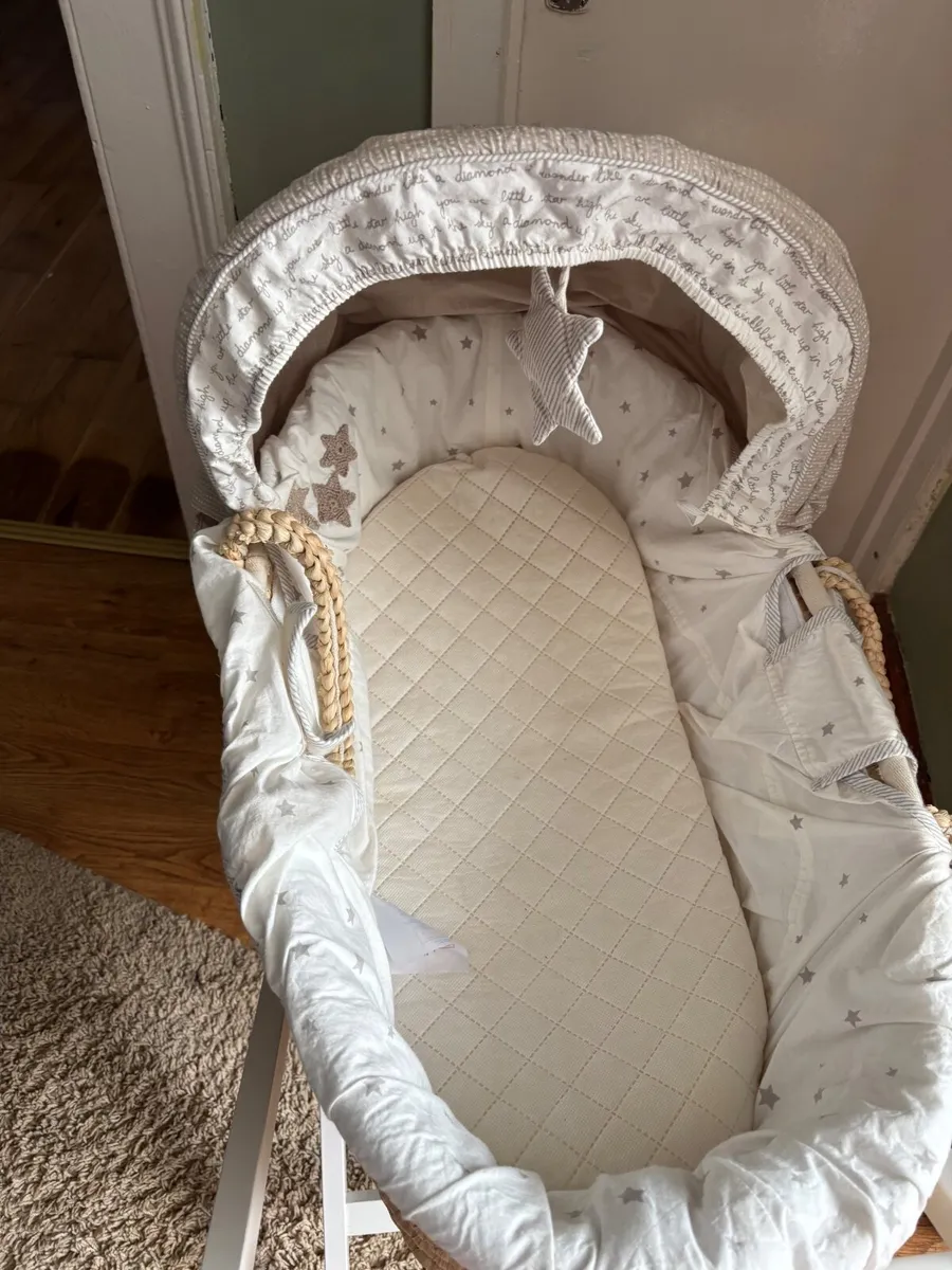 Baby cot/ mosses basket - Image 1