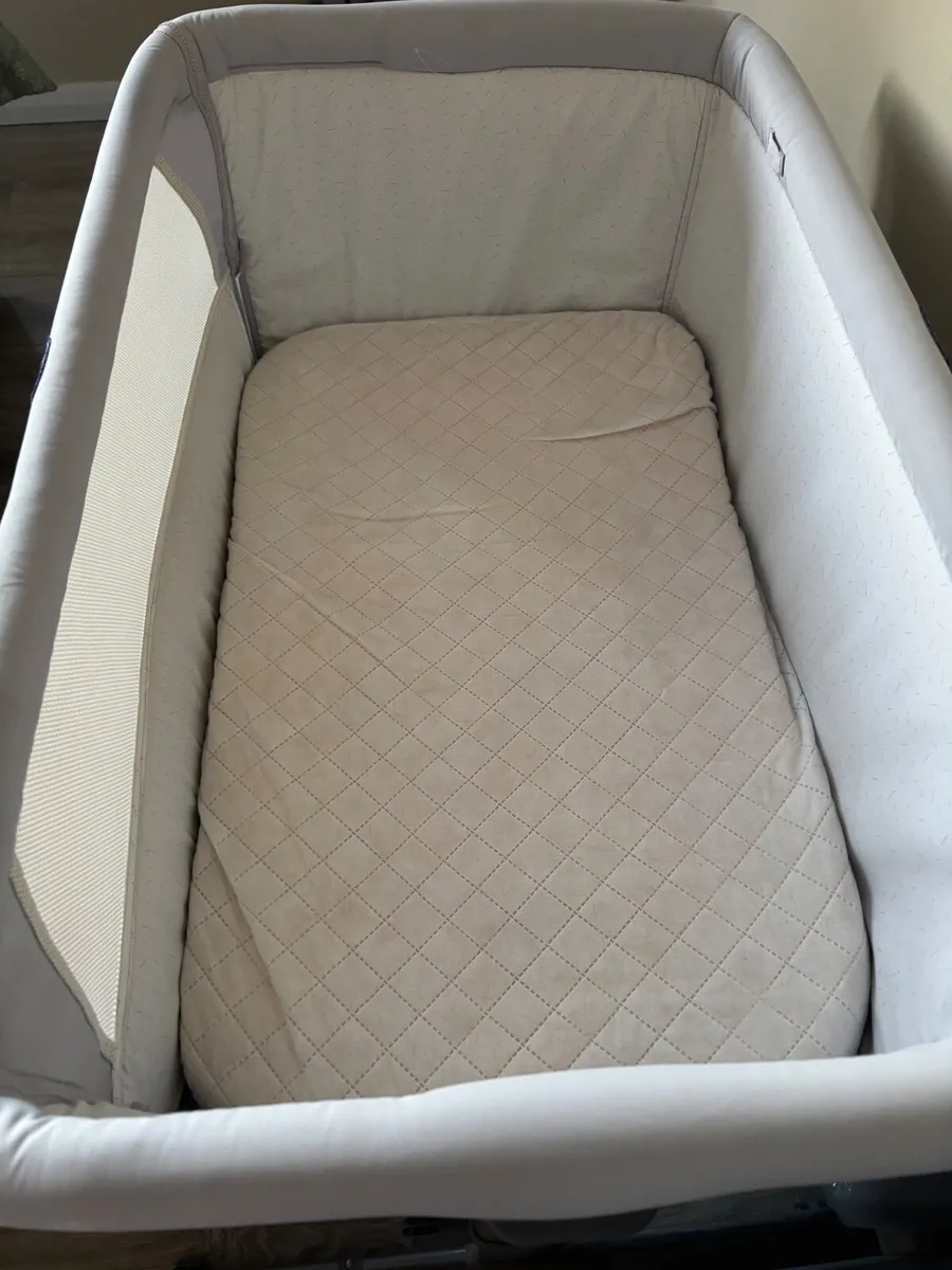 Baby cot/next to me crib - Image 2