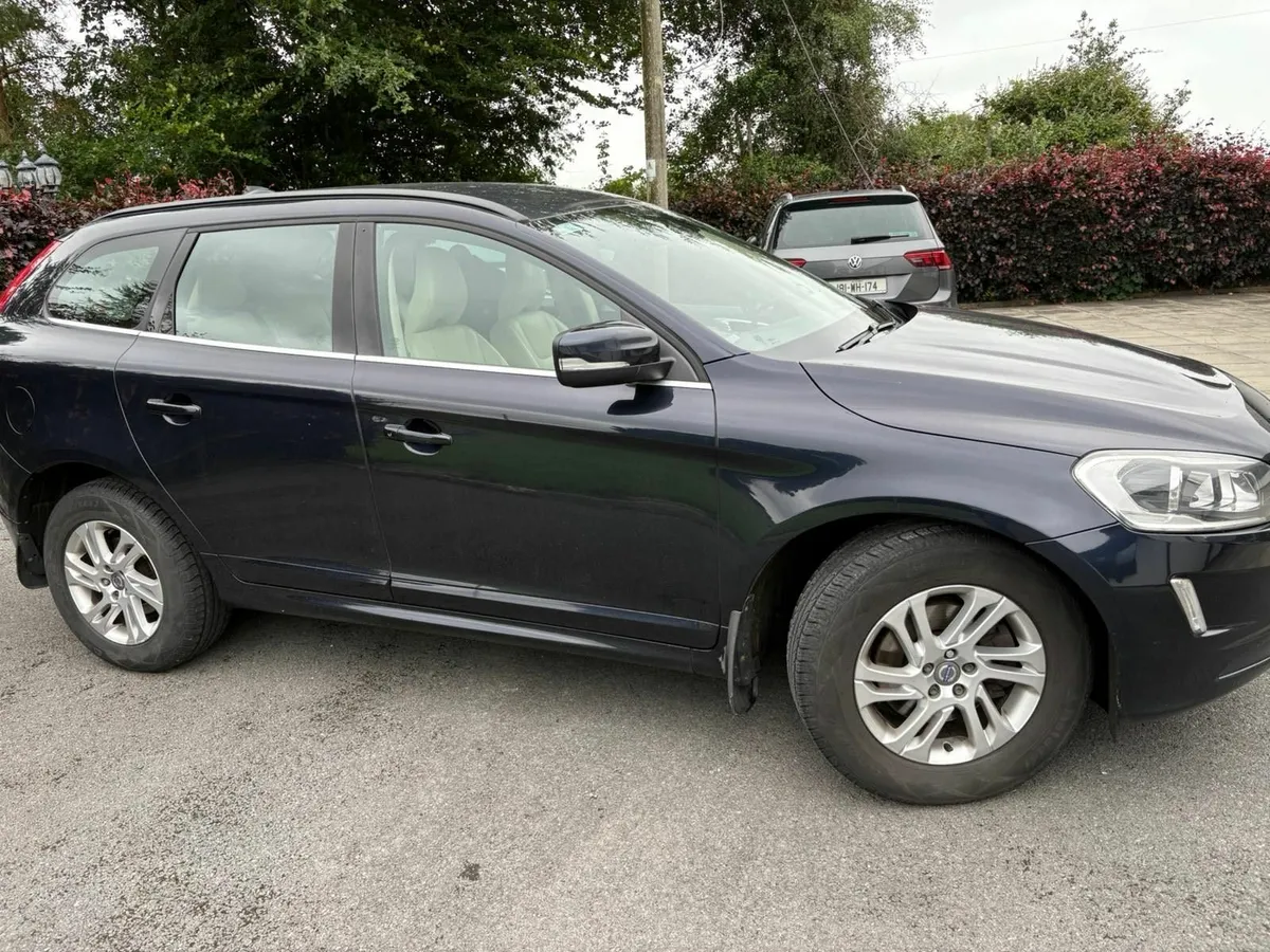 Volvo XC60 2017 - Image 1