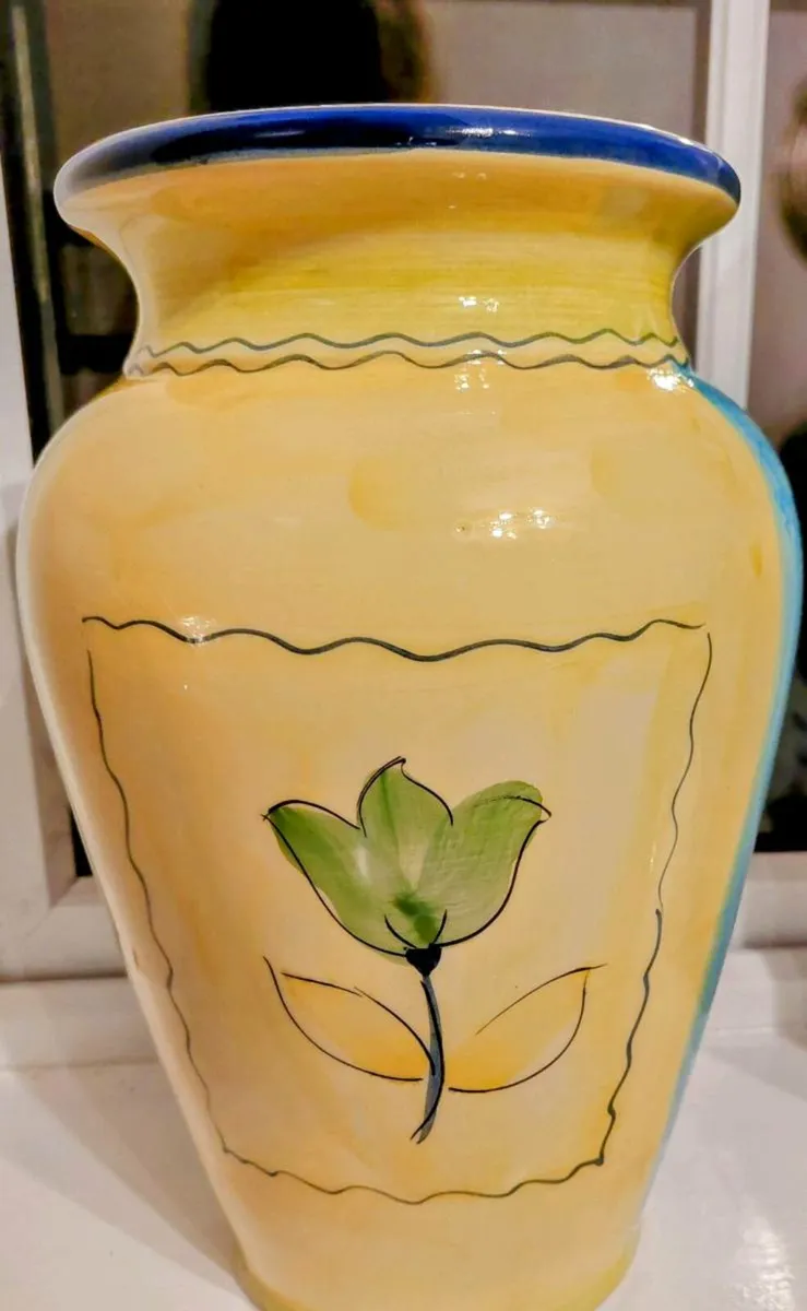 Pretty Vase - Image 3