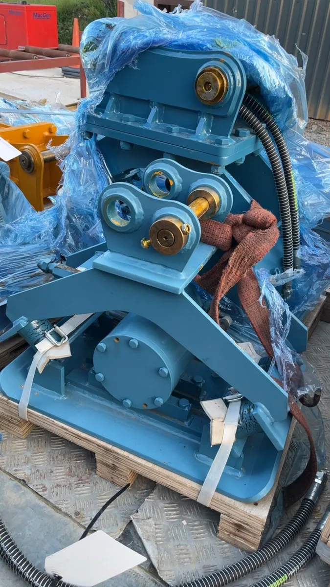 Hydraulic compactor plates - Image 3