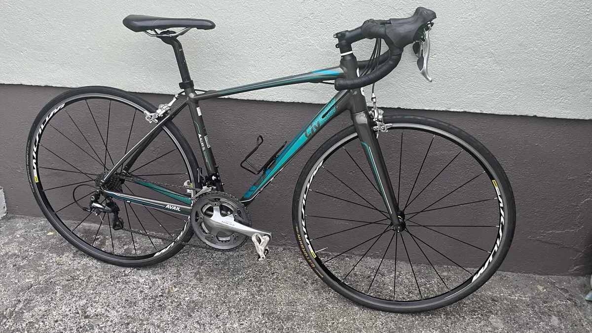 Giant Avail Road bike. - Image 4