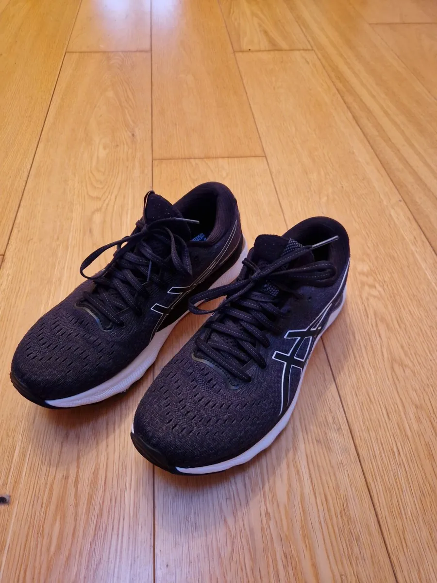 Asics gel nimbus 24 size 8 new - Image 2
