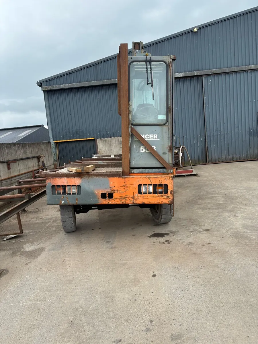 Side loader forklift - Image 1