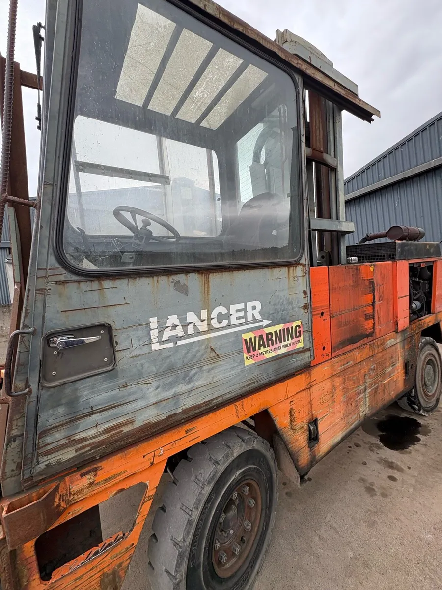 Side loader forklift - Image 2